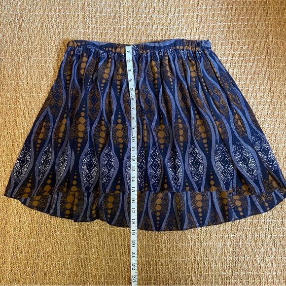 Club Monaco Silk Mini Skirt - Picture 7 of 8